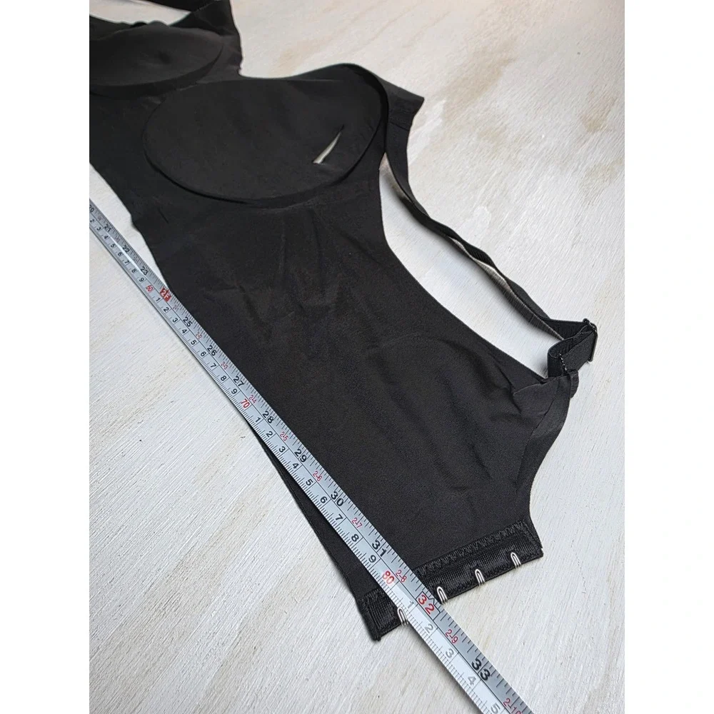 Unbranded seamless black